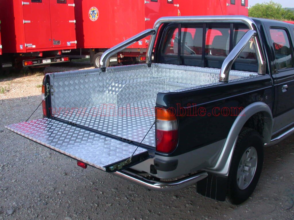 Allestimenti per idraulici realizzato su Citroën Nemo Con banchetto da lavoro ribaltabile per migliorare l'organizzazione del veicolo
