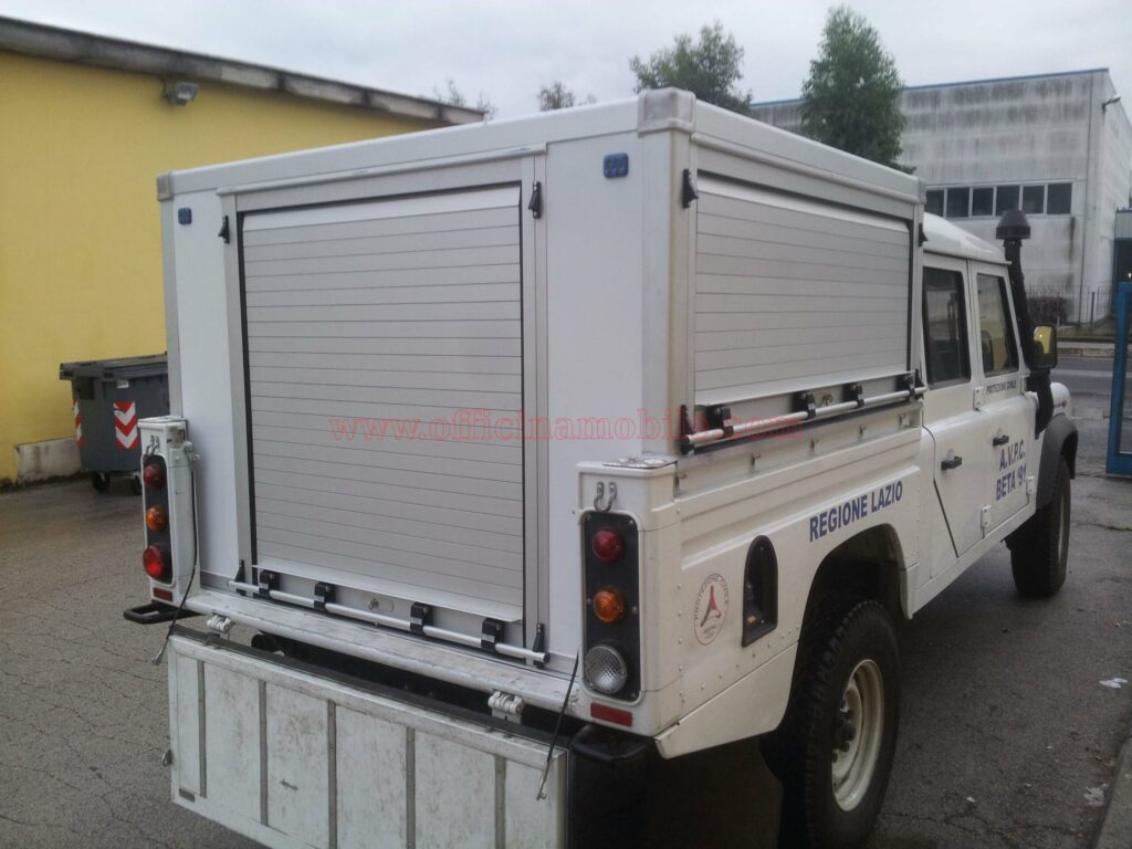 Allestimenti per idraulici realizzato su Renault Express con struttura modulare professionale per installatori e manutentori
