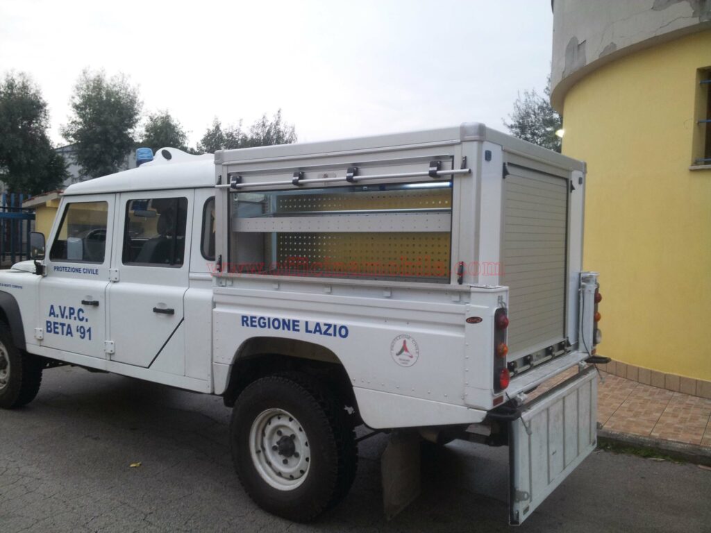 Allestimenti vending realizzato su Fiat Doblò con cassetti portautensili per attrezzature da lavoro professionali